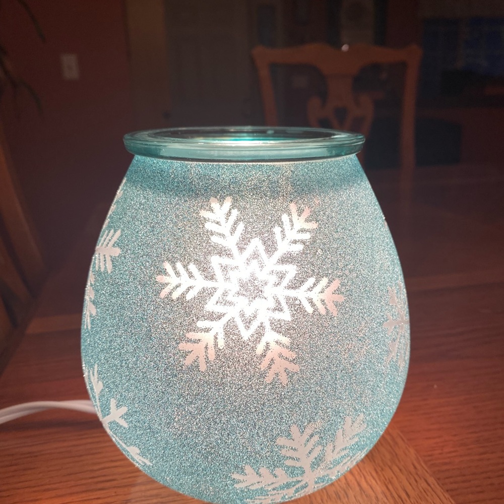 Scentsy snowflake warmer